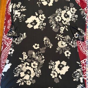 NWOT Charlie Paige Monochrome Floral Top